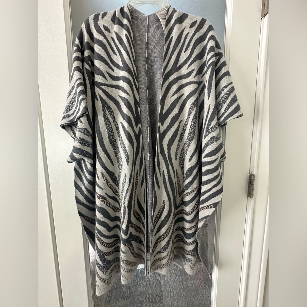 Chico’s Zebra Print Open-Front Kimono Top | Size S/M | Neutral Gray